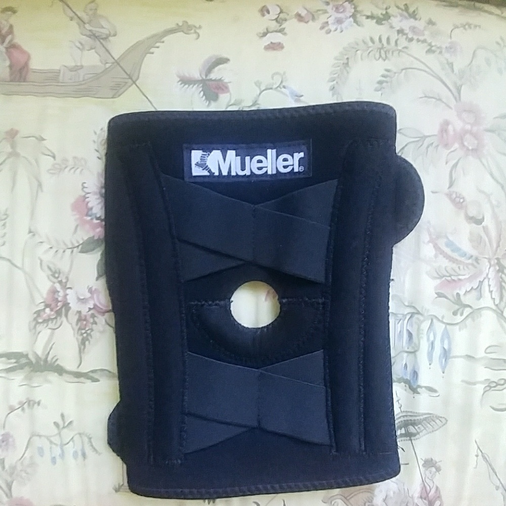 Mueller Knee Stableizer One Size Fits Most
